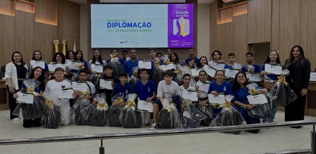 Novos vereadores mirins são empossados em Sinop