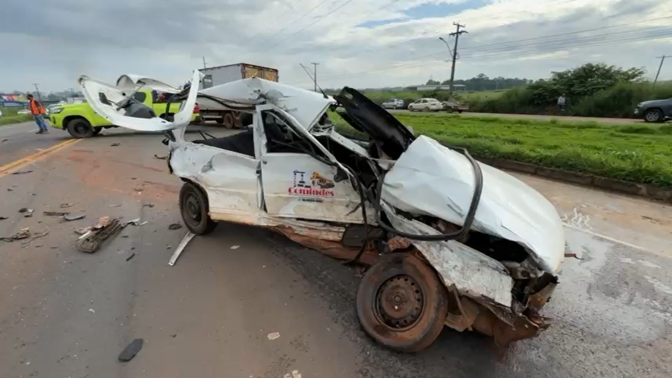 Acidente na BR-163 em Sinop deixa três feridos e rodovia bloqueada