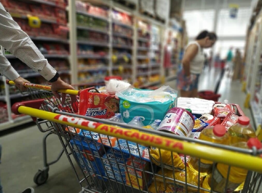 Preços dos alimentos devem cair nos próximos 60 dias, afirma ministra Simone Tebet
