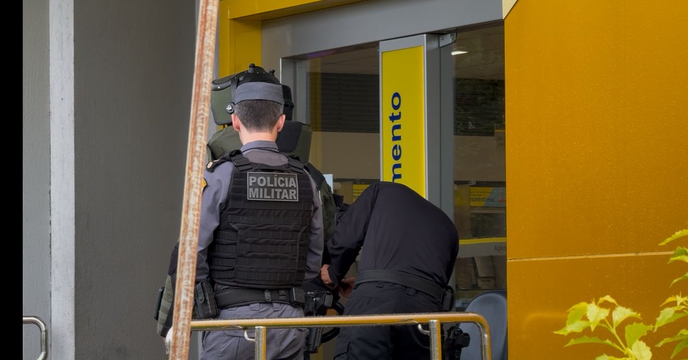 BOPE detona caixa suspeita deixada em frente a Banco do Brasil no centro de Sinop