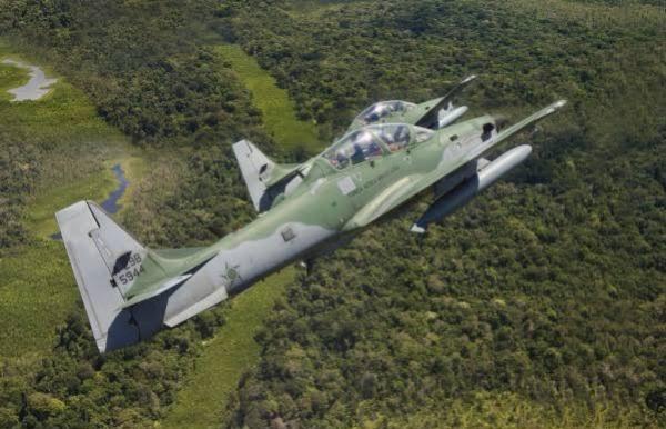 FAB intercepta aeronave do tráfico em rota do Peru para o Brasil