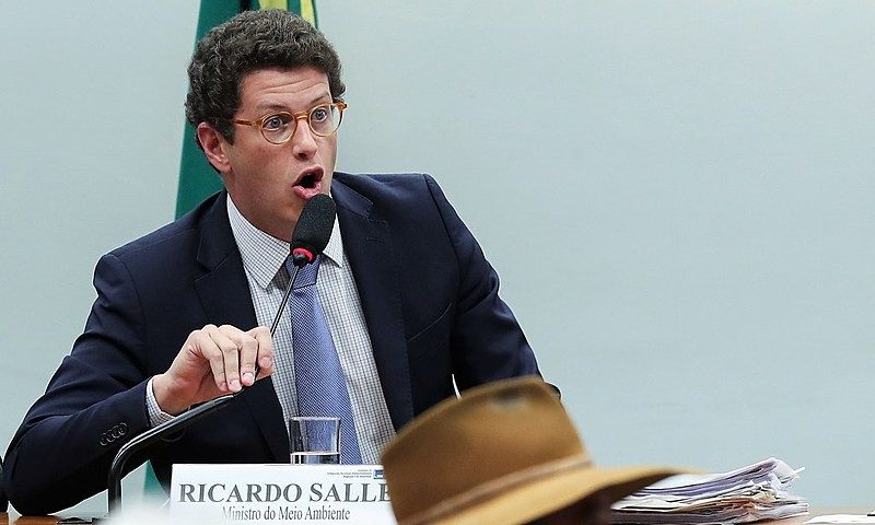 Salles critica “indústria do atraso” em obras no MT