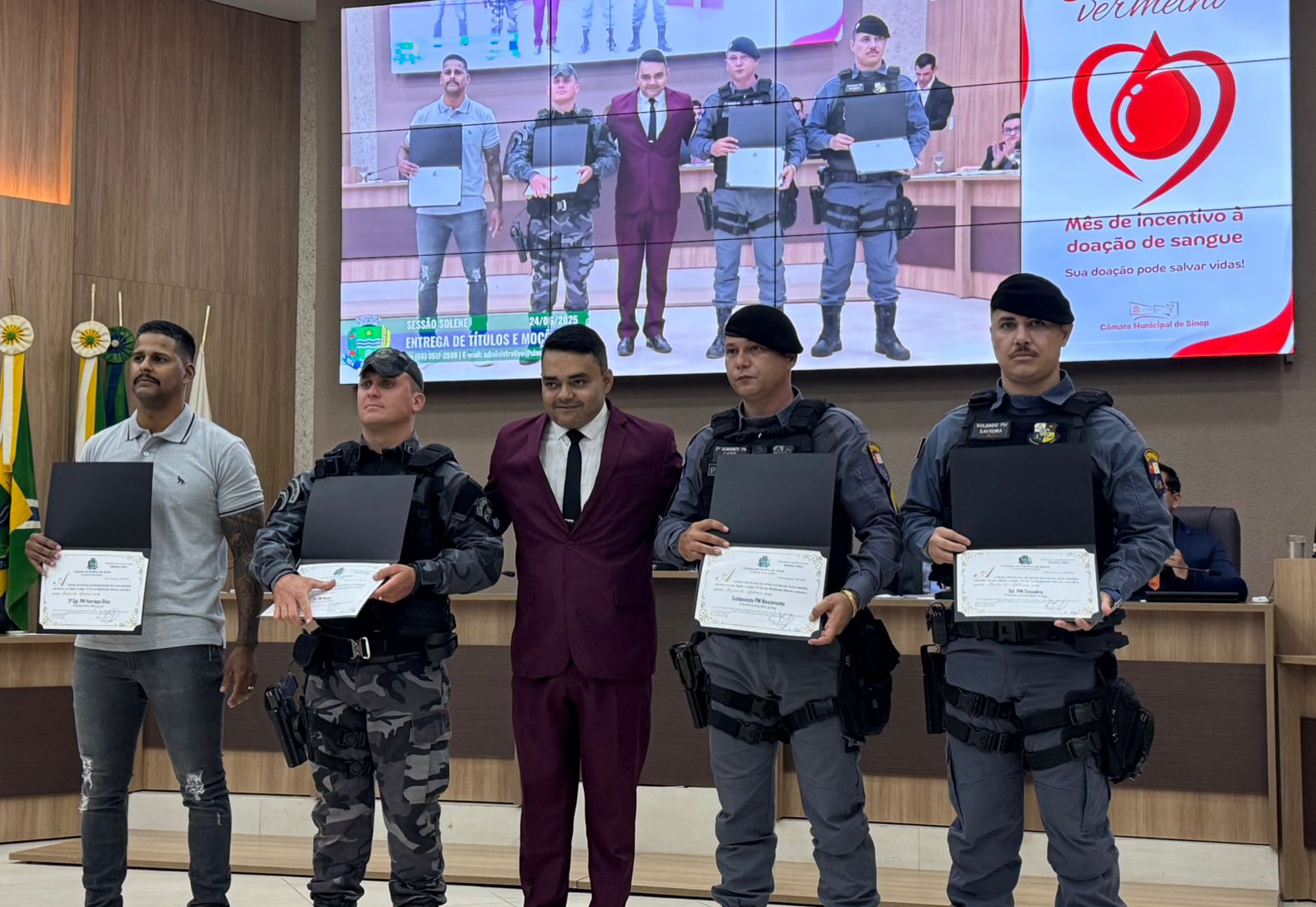 Policiais que evitaram tragédia em incêndio recebem homenagem do vereador Gilsimar Silva em Sinop