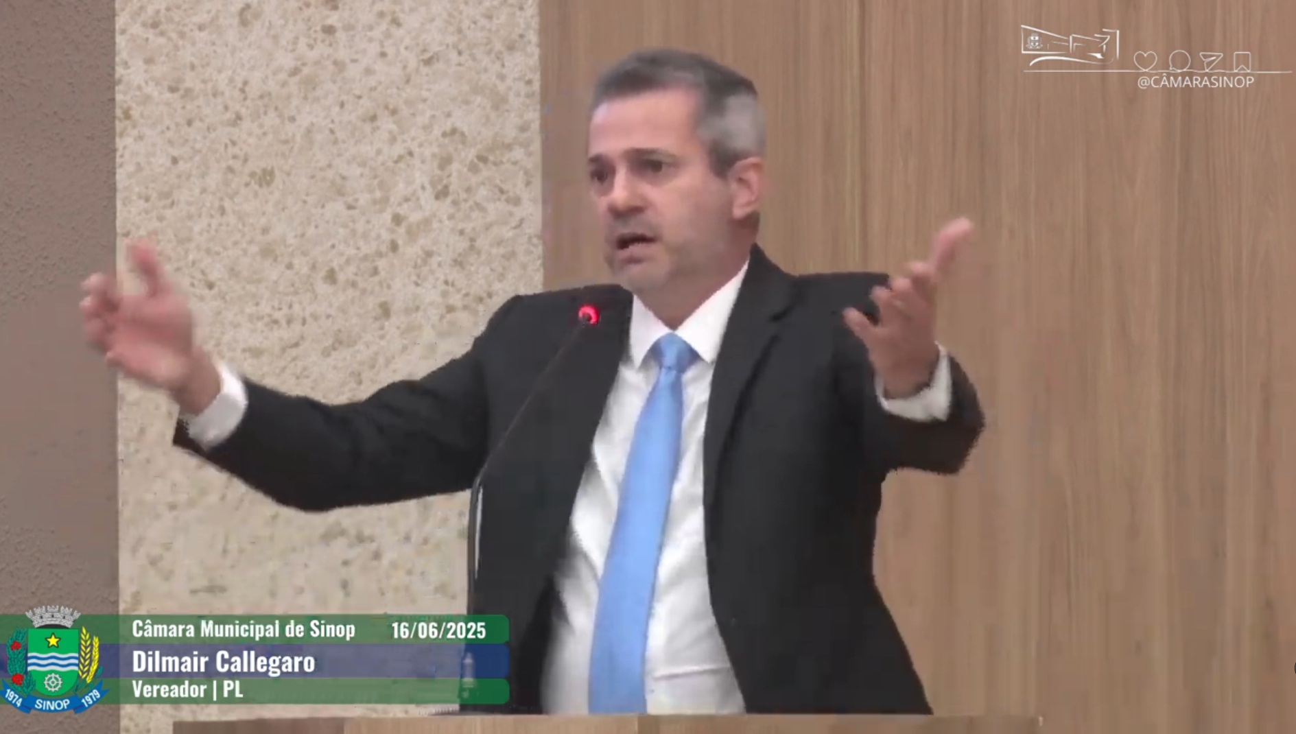 Vereador bate-boca com mulher durante sessão ordinária