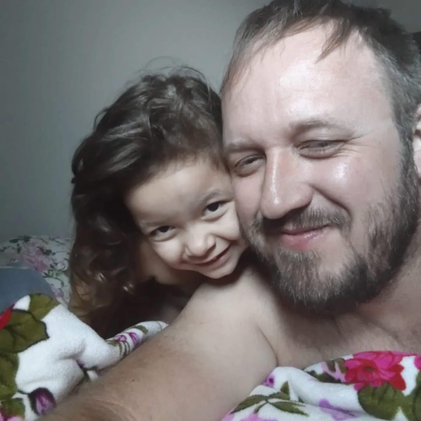 Pai clama por justiça no aniversário de seis anos de menina vítima de negligência na saúde em Sinop