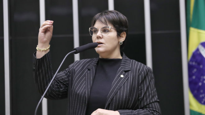 Deputada coronel Fernanda gasta R$ 5 mil com “coach crente” e diz que vai processar influencer que denunciou