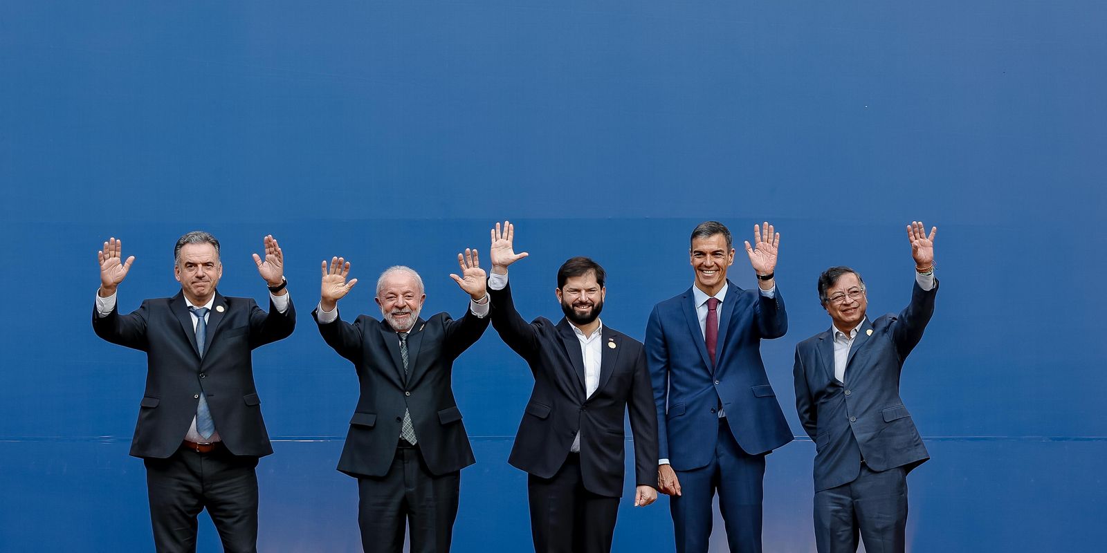 Lula e outros líderes convocam instituições em “defesa” da democracia