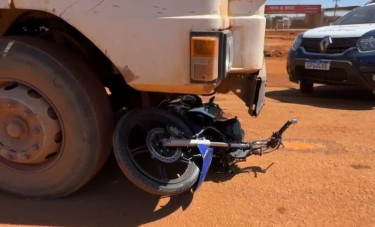 Motociclista morre após grave colisão com carreta em Sinop