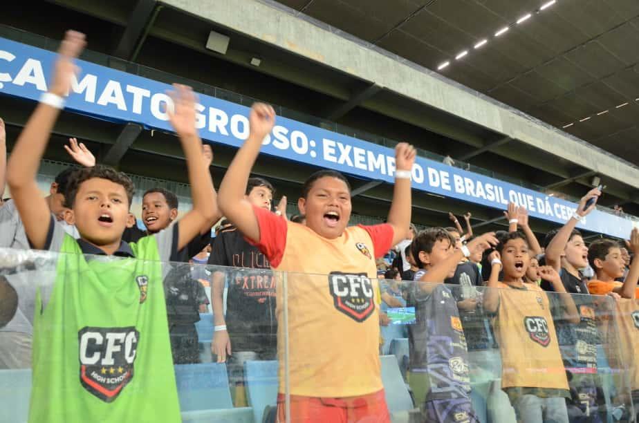 Alegria e inclusão marcam ida de 320 crianças ao jogo do Cuiabá com o SER Família
