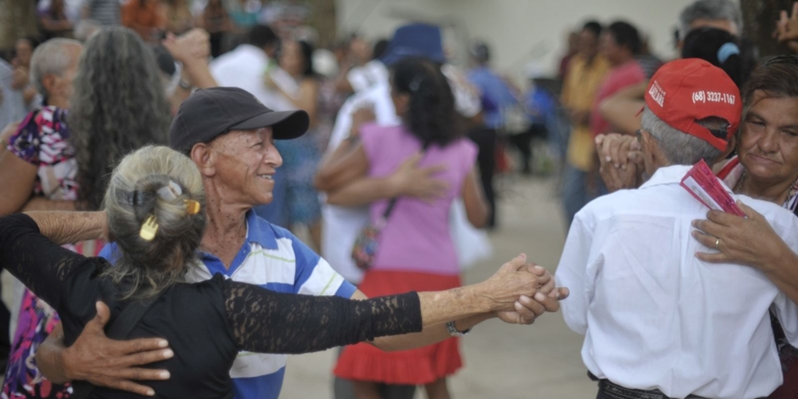 Expectativa de vida no país sobe para 76,6 anos, a maior já registrada