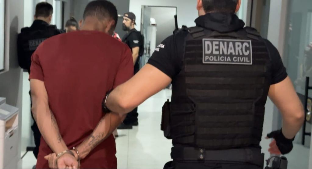 Polícia cumpre mandados contra criminosos envolvido com tráfico de drogas sintéticas em Cuiabá