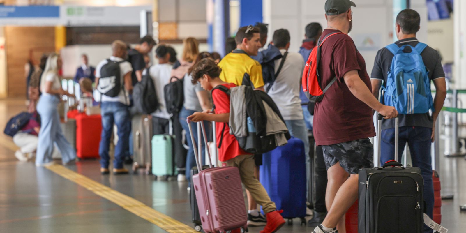 Pilotos e comissários podem entrar em greve a partir de 1º de janeiro