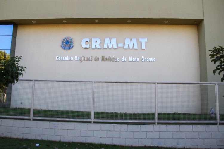Irmãs são presas ao tentam tirar registro com diploma falso no CRM-MT