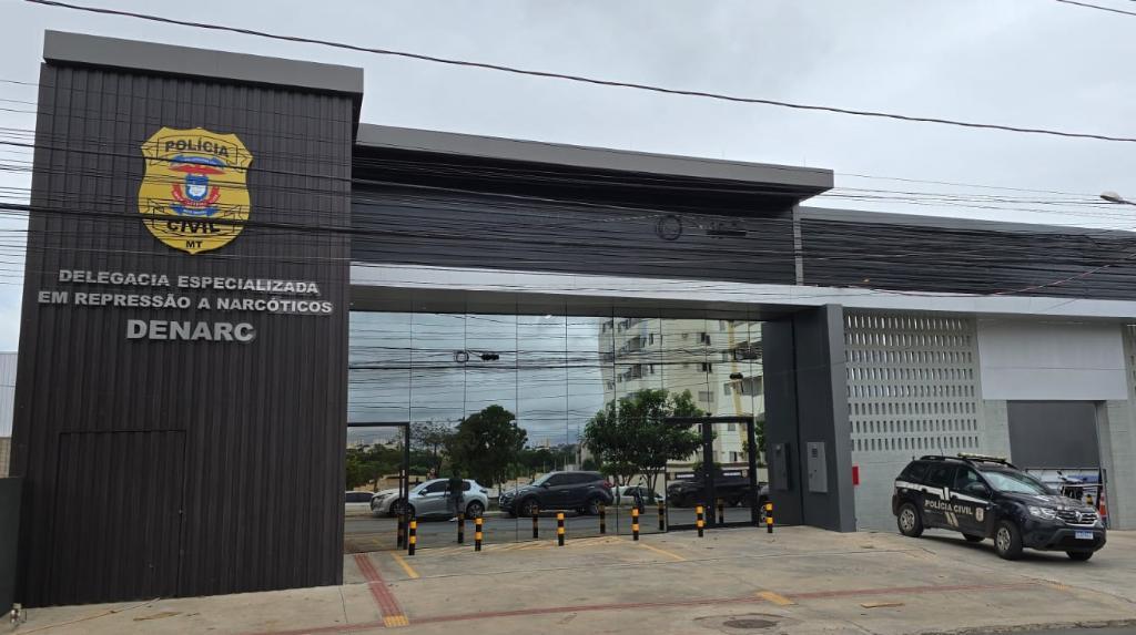 Polícia cumpre mandados contra uma rede especializada em tráfico de drogas sintéticas