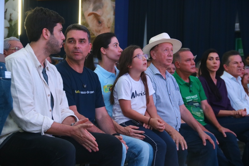 Prefeito Roberto Dorner acolhe autoridades regionais e nacionais na Norte Show