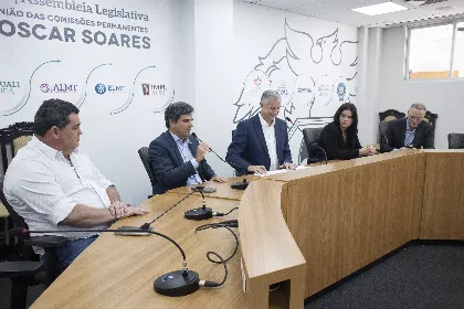 Comissão aponta dependência externa e cobra soluções para reduzir preço dos combustíveis