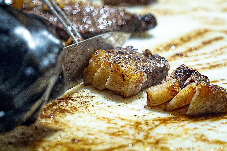 Traia Véia comanda o 100% Carne e transforma Sinop em palco da maior experiência gastronômica da pecuária