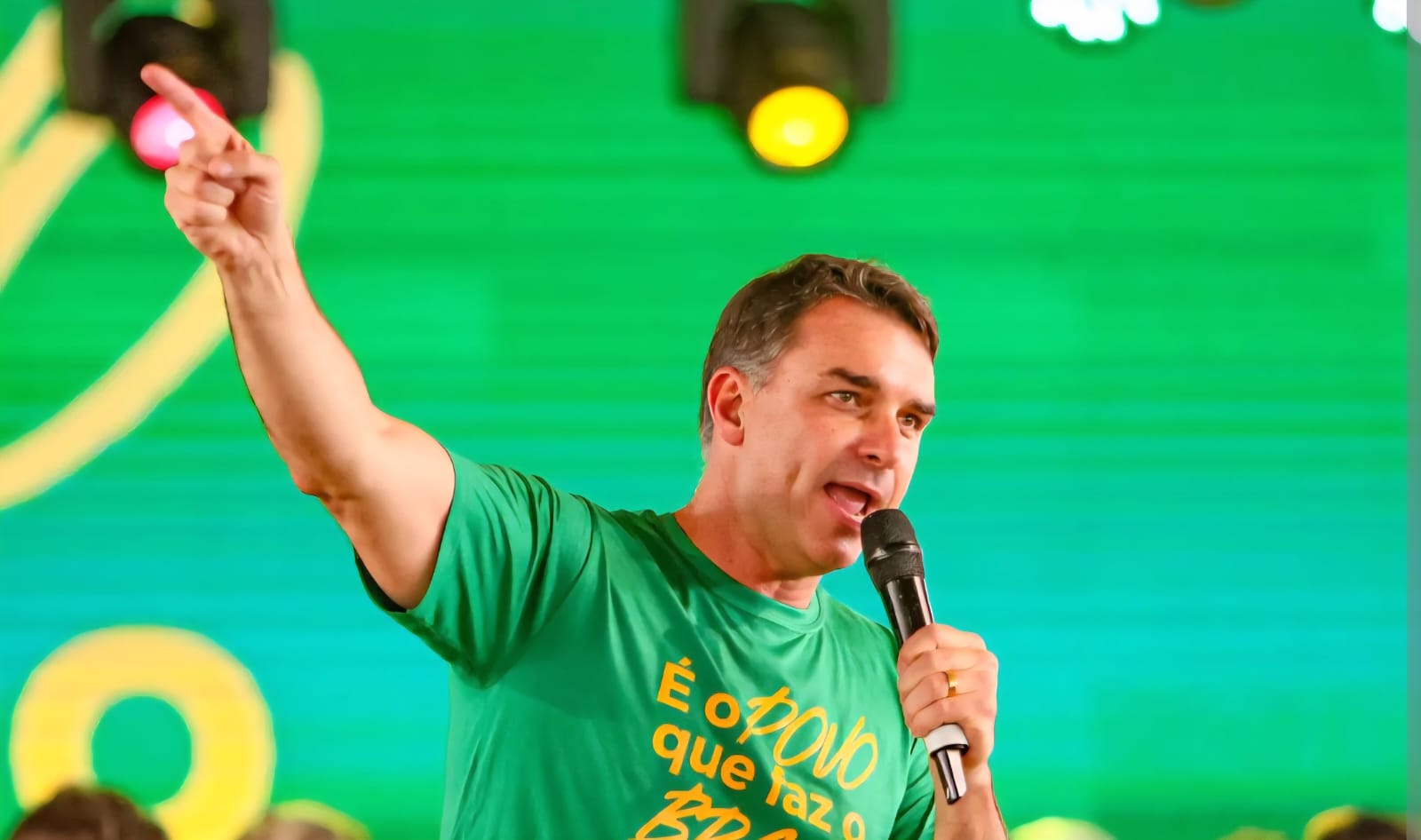 Quem sempre esteve e quem chegou agora? Agenda de Flávio Bolsonaro em Sinop expõe contrastes