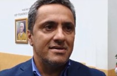 Ministério Público pressiona prefeito Paulistinha por atraso em obra escolar