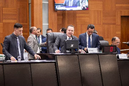 Deputados aprovam política de segurança nas escolas