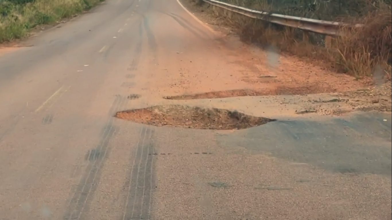 Sinfra aplica multa de R$ 300 mil por atraso em obra da MT-220 após denúncia de jornalista