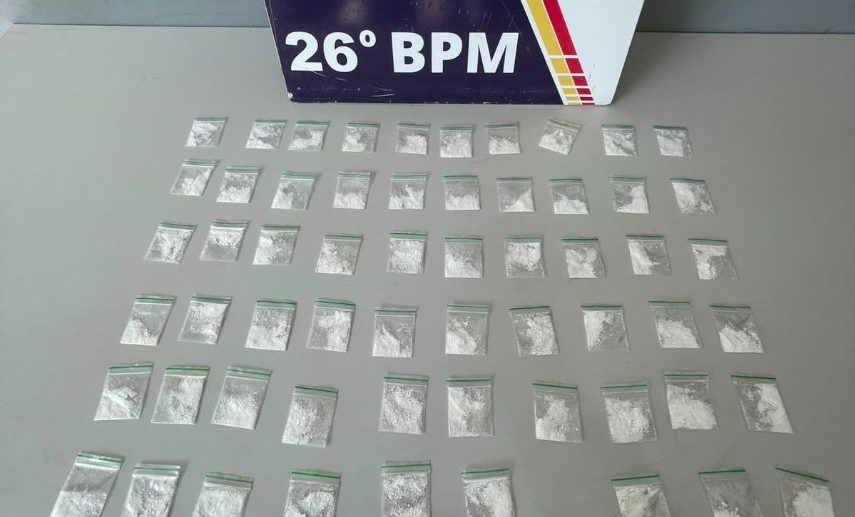 PM apreende 70 porções de entorpecentes e prende dupla por tráfico em Nova Mutum