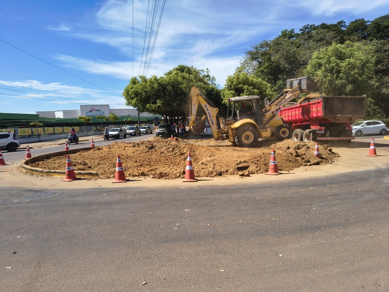Prefeitura de Sinop inicia obras para implantação de semáforo e orienta motoristas a redobrarem atenção no trânsito