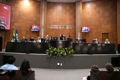 Empreendedorismo feminino, cidadania e serviço público são reconhecidos em sessão especial na ALMT
