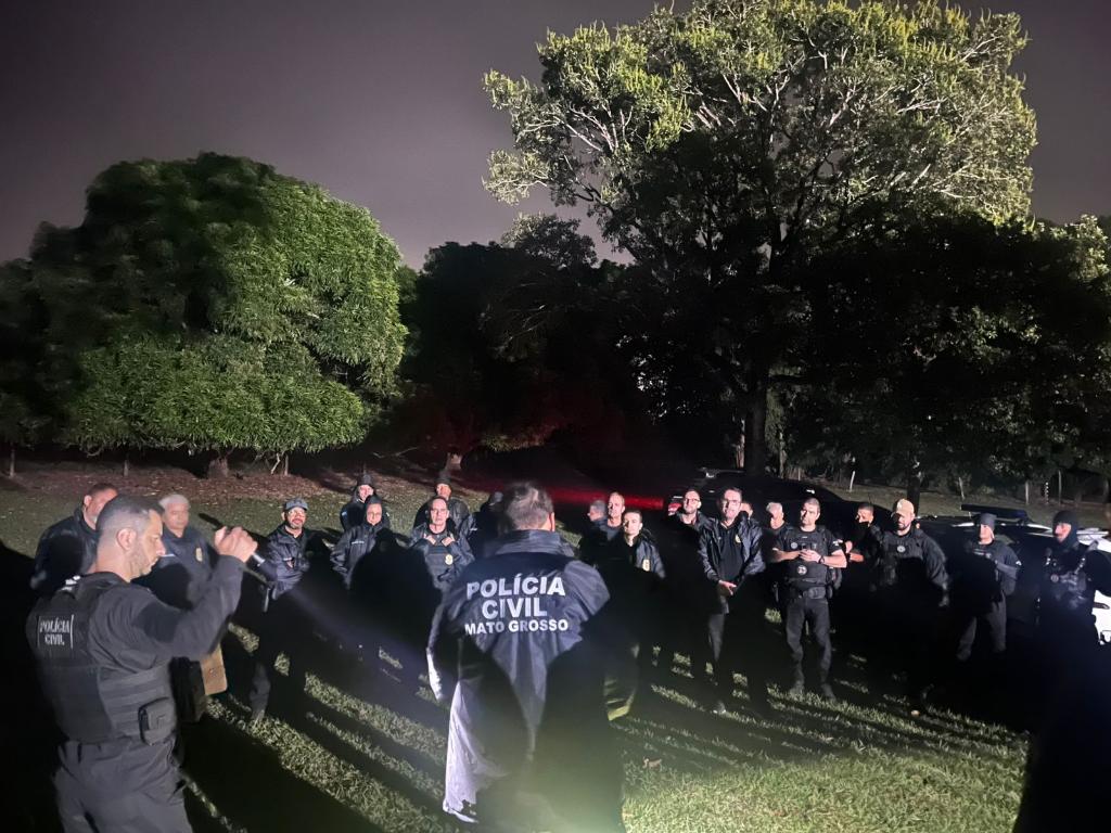 Polícia Civil cumpre 26 ordens judiciais contra grupo criminoso envolvido com tráfico de drogas em Nobres