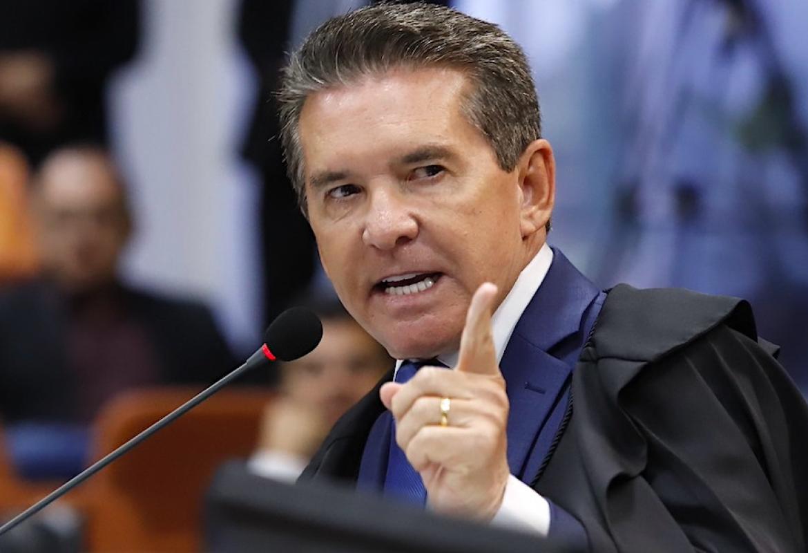 Sérgio Ricardo amplia atuação do TCE e enfrenta críticas de políticos