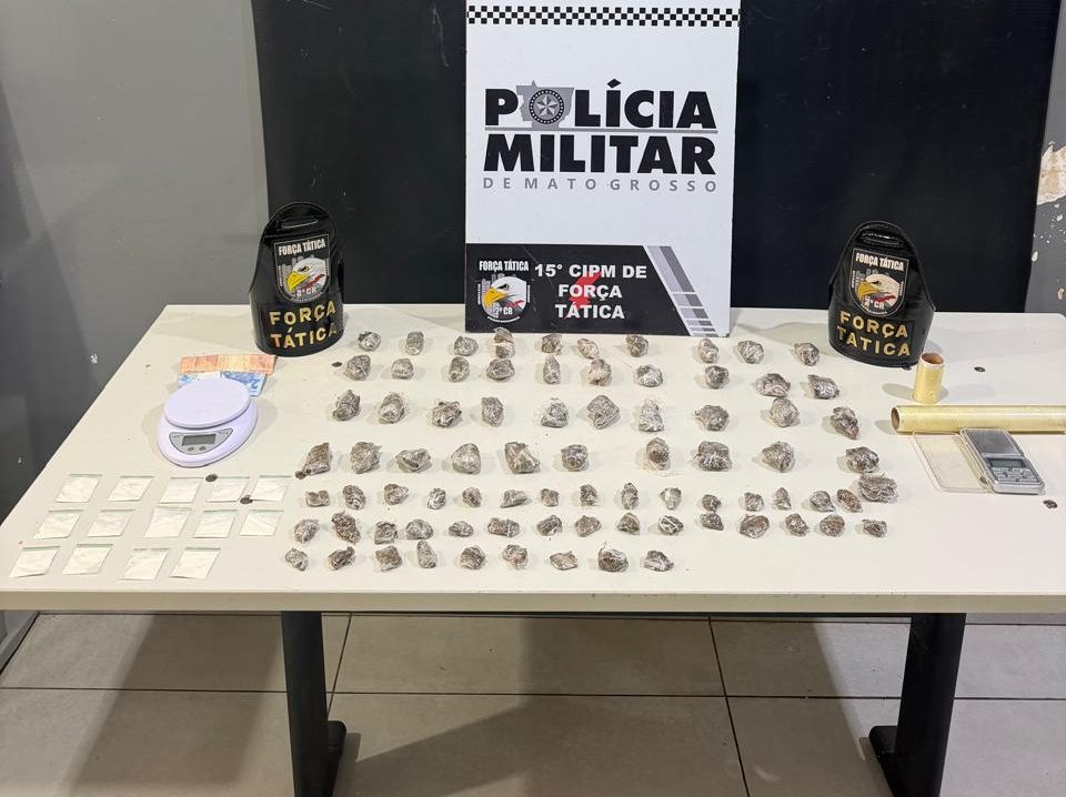 Força Tática prende dupla por tráfico de drogas e apreende 92 porções de entorpecentes